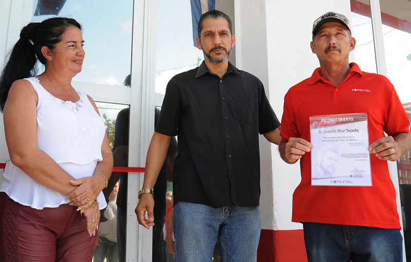 Se entregaron certificados de reconocimiento a trabajadores destacados en labores constructivas Banes COPEXTEL 4468