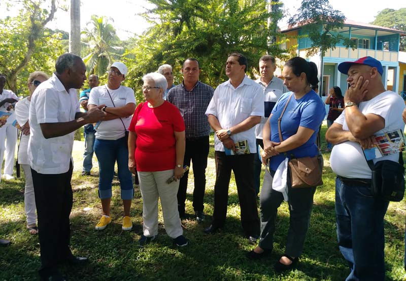 Una comitiva de la Contraloría General de Cuba presidida por Gladys Bejerano, visita el conjunto histórico de Birán. Fotos de la autora Contraloria 1