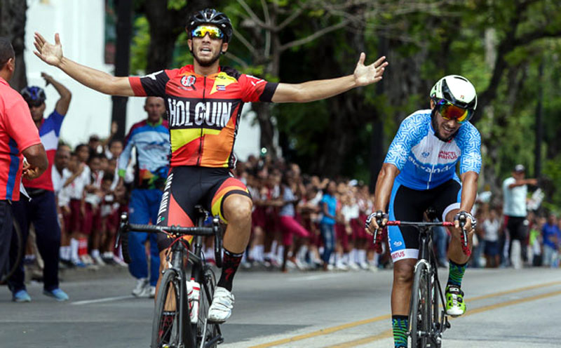 Alejandro Parra fue uno de los protagonistas en el nacional de ruta. Foto: Calixto Llanes / Jit.cu Ruta ciclismo