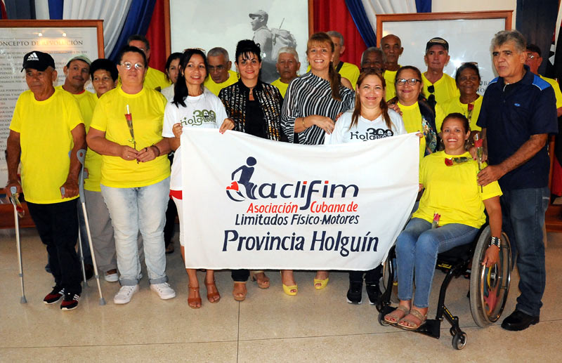 La delegación holguinera al VI Congreso de la Aclifim fue abanderada en el Museo de Historia La Periquera, Monumento Nacional. Fotos: Carlos Rafael aclifim congreso 1