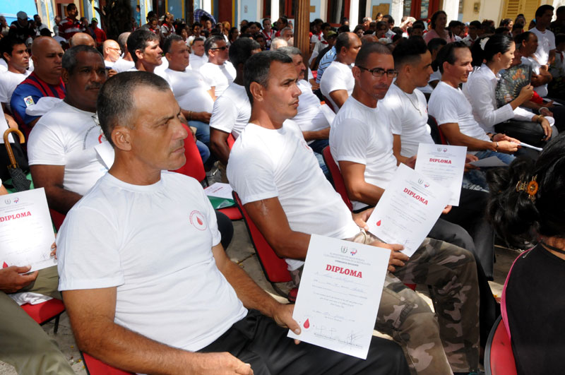 El municipio holguinero Antilla fue sede del acto provincial de homenaje a los Donantes de Sangre. Fotos: Elder Leyva antilla donantes 1