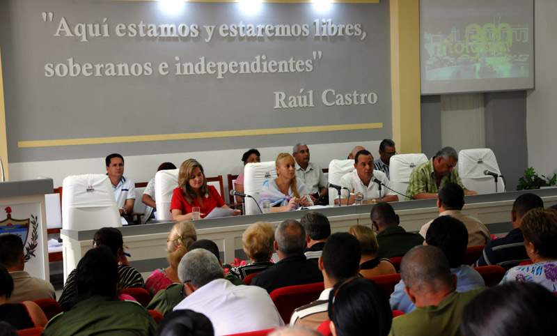 Este viernes 28 de junio transcurrió la asamblea de análisis de los indicadores económicos de la provincia de Holguín hasta el cierre del mes de mayo. Fotos: Elder Leyva economia reunion 1