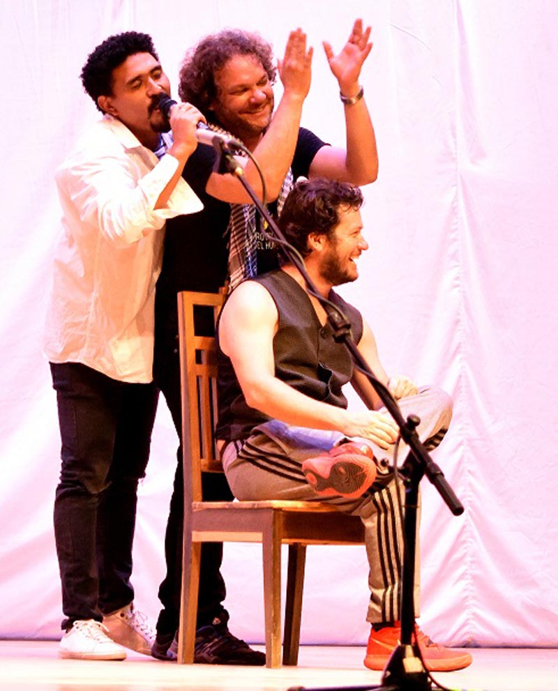 El grupo humorístico Etcétera estrenó en el teatro Eddy Suñol el espectáculo “Los artistas llegaron ya”. etcetera estreno 2