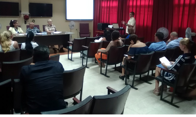 El momento sirvió para presentar tesis de Maestría y tesinas de fin de curso para los fiscales egresados del diplomado de formación posgraduada. fiscalia jornada 2
