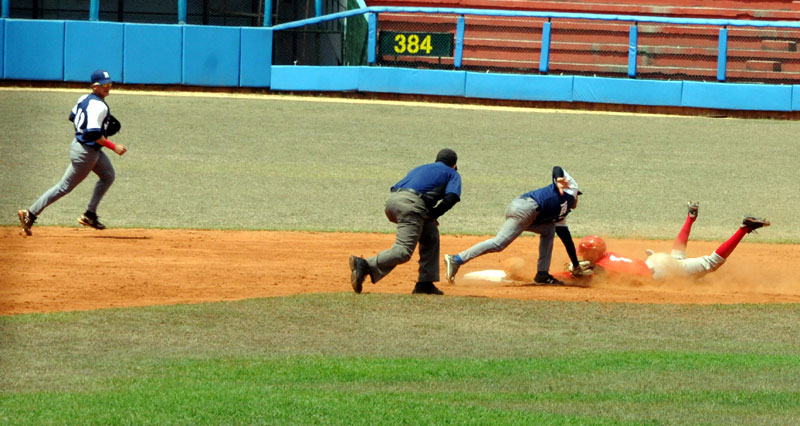 A la preselección holguinera se unieron 16 jugadores del equipo sub-23. Foto: Elder Leyva pelota pre hg