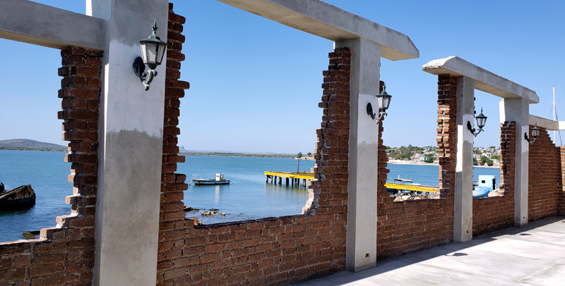 View of the restoration of one of the walls of El Almacén Cultural Center, in Gibara. Photos: Silvio Pérez Carralero ruinas gibara 1