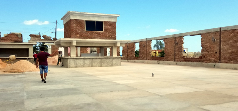 The audio booth and the screen for the projection of films will be placed in the background. ruinas gibara 2