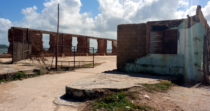 Vista del desfavorable estado constructivo que exhibía el inmueble. ruinas gibara 5