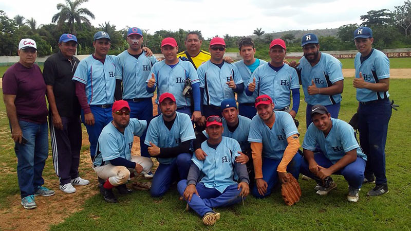 Los holguineros ganaron invictos el zonal nacional oriental de softbol de la prensa. Fotos: del autor softbol prensa 1