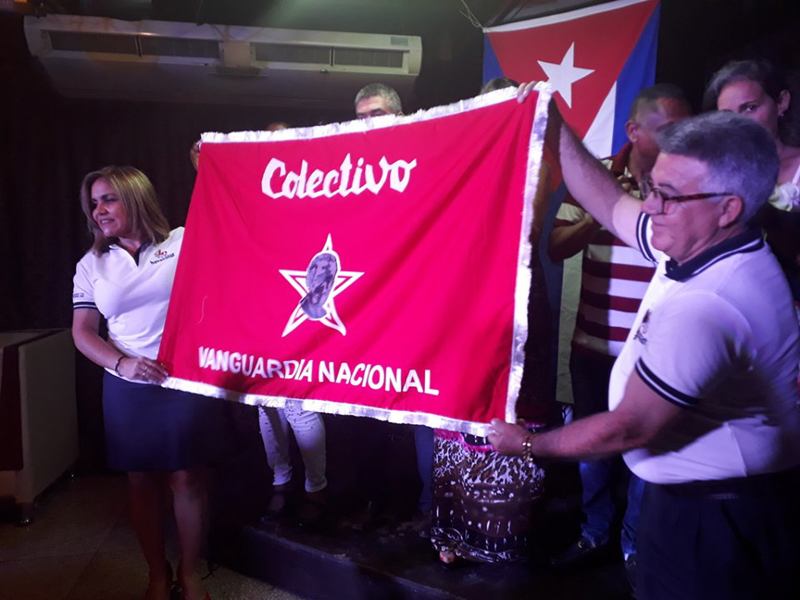 Sucursal Havanatur T&T Oriente Norte recibe la bandera de Vanguardia Nacional por sus resultados en gestión económica y calidad en los servicios. vanguardianacional