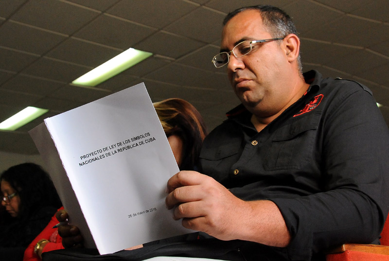 Luego de su estudio y debate en toda Cuba, estos proyectos deberán ser aprobados en el Parlamento. Ley Atributos 2