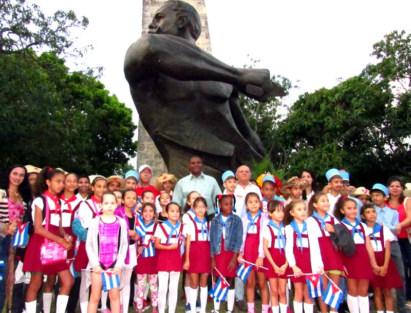Pioneros holguineros protagonizaron el homenaje a Antonio Maceo y la Protesta de Baraguá. baragua homenaje 1