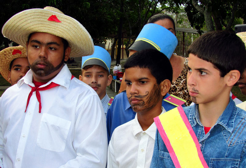 Niños holguineros rememoraron la Protesta de Baraguá dirigida por Maceo aquel 15 de marzo de 1878. / Fotos: Alexis del Toro baragua homenaje 2