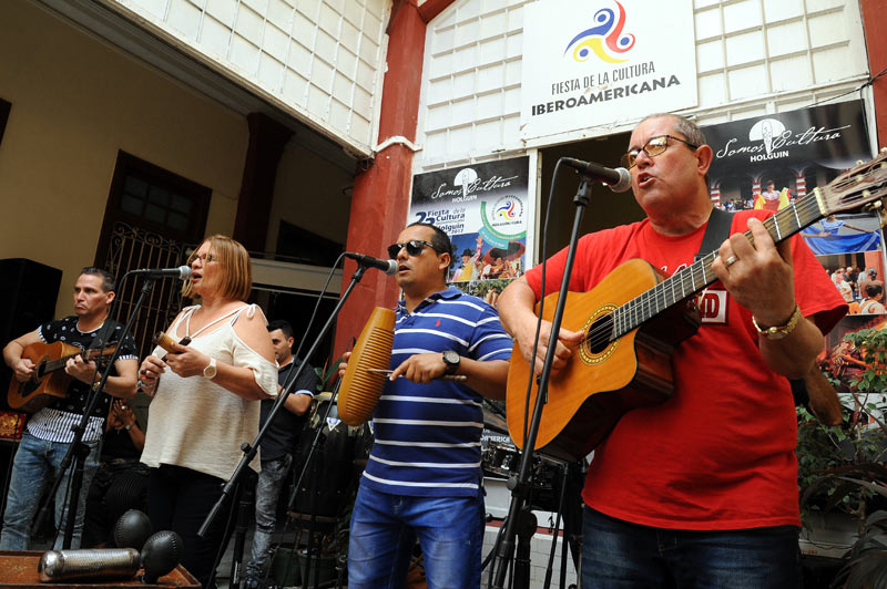 El septeto Senda amenizó la jornada de homenaje en la Casa Ibero. Fotos: Carlos Rafael casa ibero upec 2