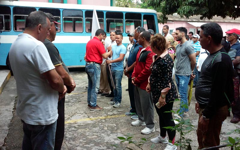 Abanderamiento del contiengente en la sede de la CTC en holguín foto: Yudelki Castillo ctc contiengente