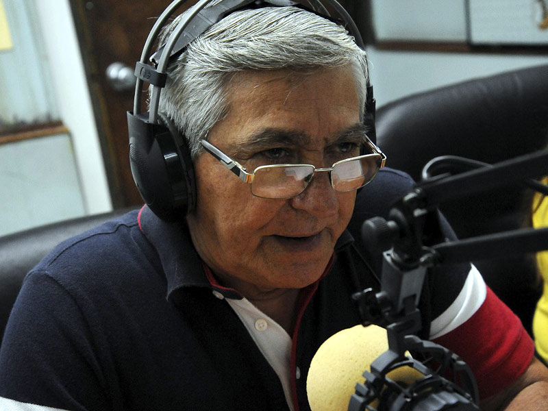 Félix Hernández, locutor y conductor titular del programa radial holguinero. de primera mano 2