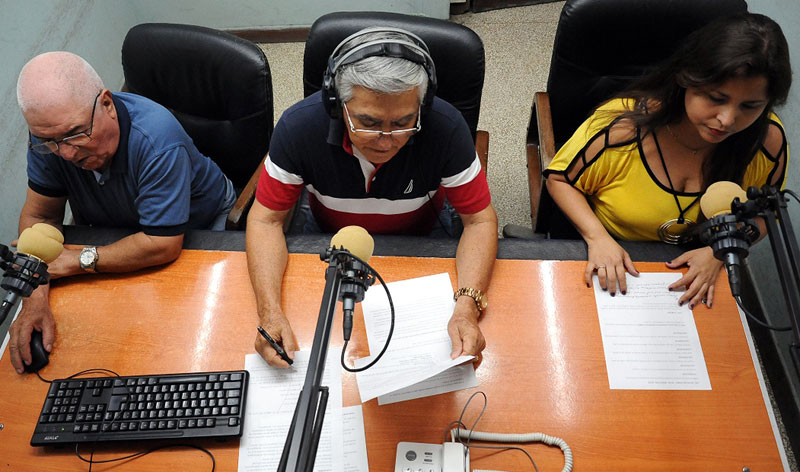 Nestor Salazar, Félix Hernández y Yanelis Calvera en plena jornada “De Primera Mano”.Fotos: Carlos Rafael Fotos: Carlos Rafael