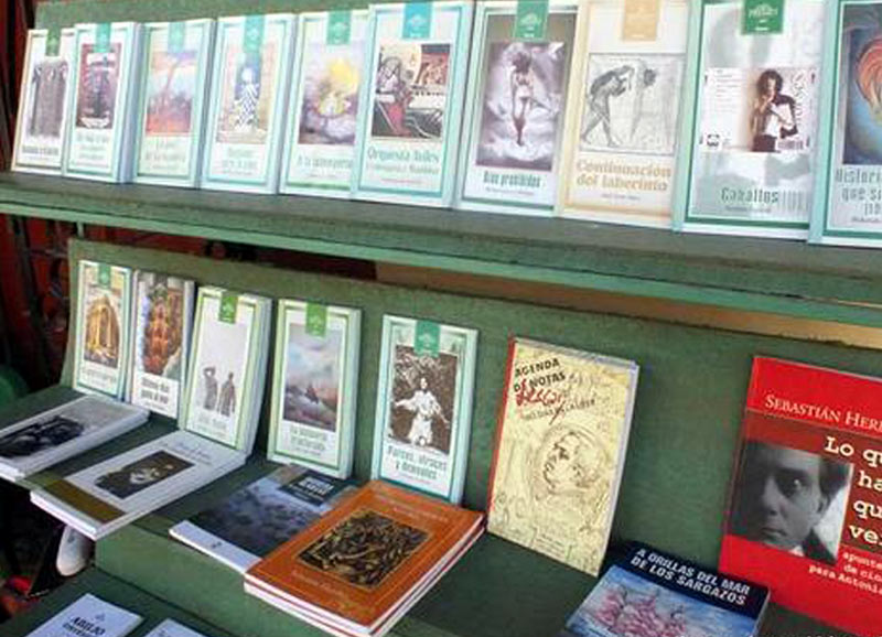 Variada oferta literaria de Ediciones Holguín en Feria del Libro foto: Lisandra Cardoso ediciones hg