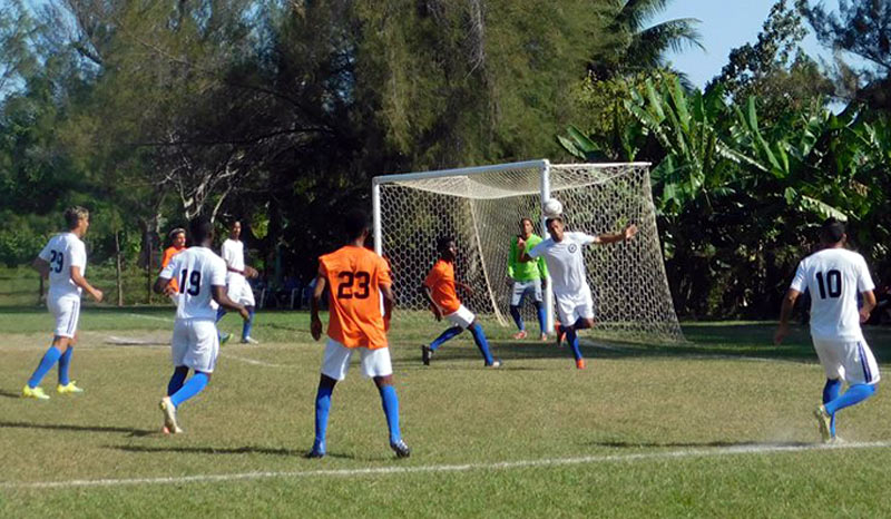 Holguín fue superado con claridad por Sancti Spíritus en Banes. Foto: Fernando Almanza futbol hg ss banes