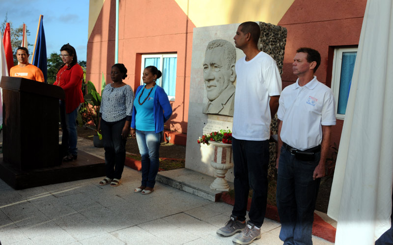 Los trabajadores de la fábrica de cigarros Lázaro Peña rindieron homenaje al capitán de la clase obrera lazaro peña acto 1