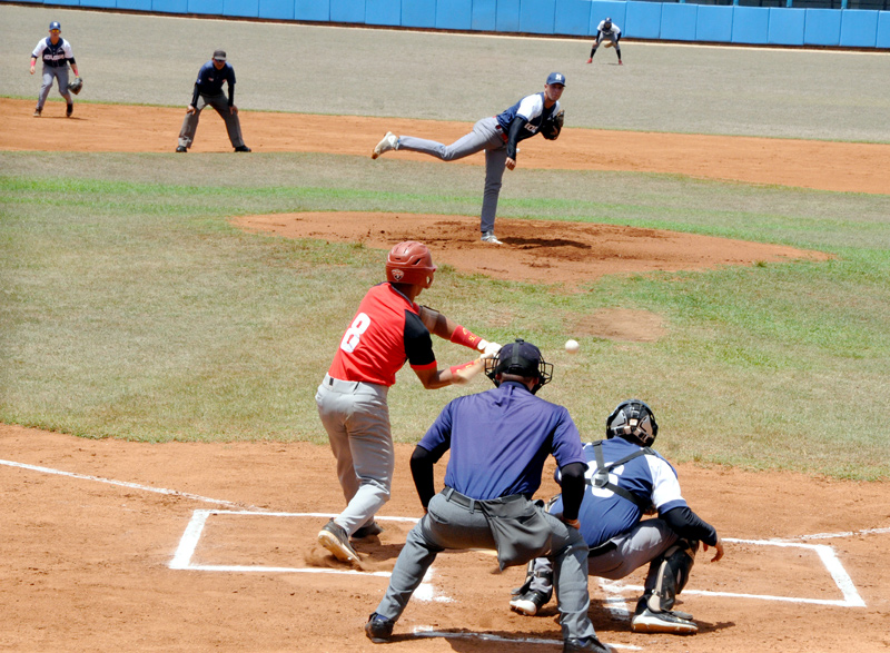 Santiago de Cuba mostró su victoria al derrotar a Holguín en el estadio Calixto García.Foto: Elder Leyva Foto: Elder Leyva