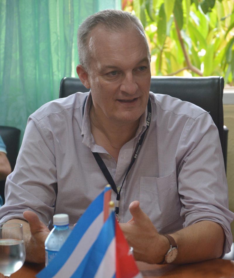 Señor Kevin Roderick Mackenzie, Director del Consejo Británico Conveni Uho Brit 02