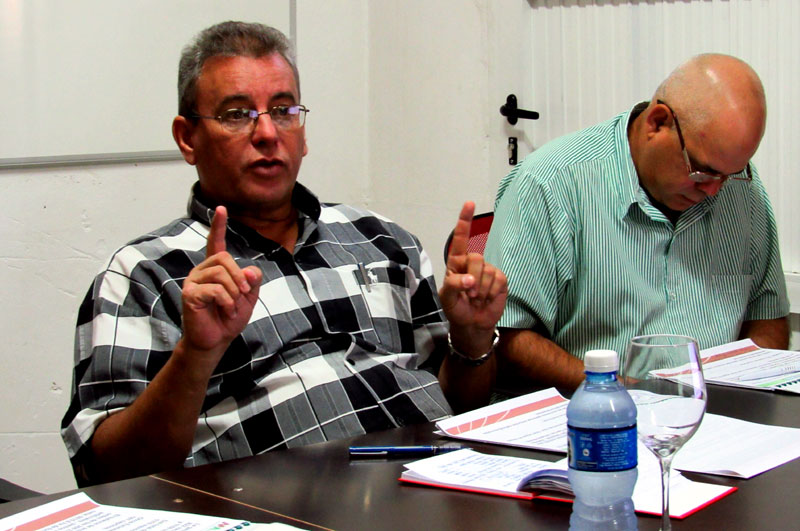 Gustavo Rodríguez Rollero, ministro de la agricultura, visitó el territorio holguinero. Foto: Alexis del Toro agricultura riego 01