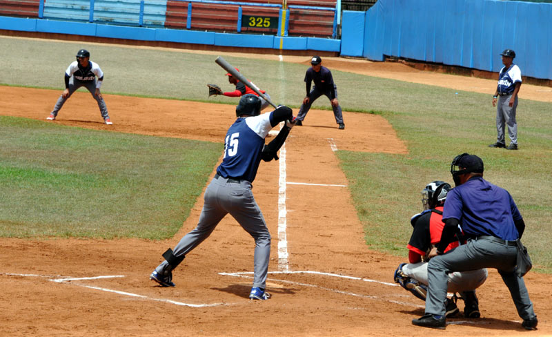 Yasiel González conectó cuadrangular con dos a bordo y suma cinco en el torneo. Foto: Elder Leyva beisbol yasiel glez
