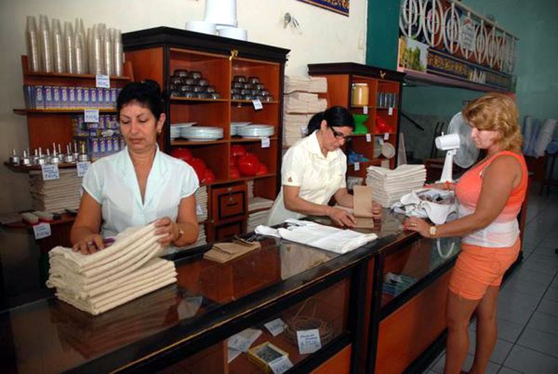 En el caso de los productos de higiene y aseo se regulará su comercialización liberada en los MAI. Foto: Perlavisión comercio medidas