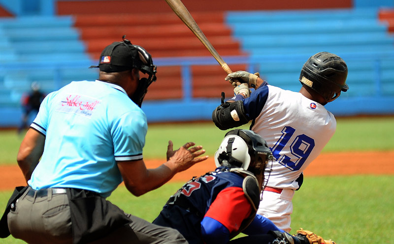 “Pin pon” Domínguez juega tanto softbol como béisbol. Foto: Carlos Rafael dominguez mundial