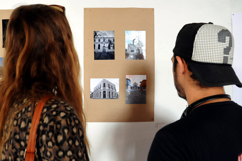Una exposición colectiva fue inaugurada en la Galería Marcos Pavón, donde son apreciables diversas piezas bajo el arte de la fotografía, el dibujo y la pintura. festival feu 3