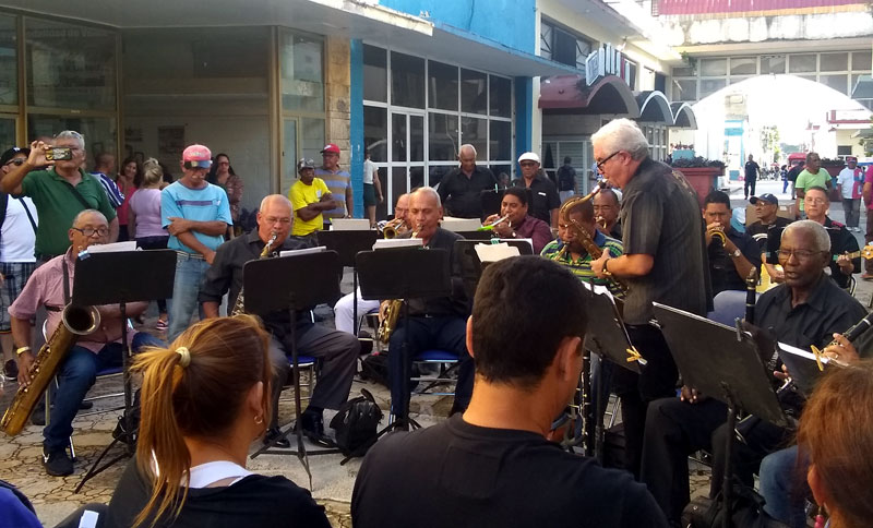 Bandas de concierto deleitan al al público holguinero banda concierto 1