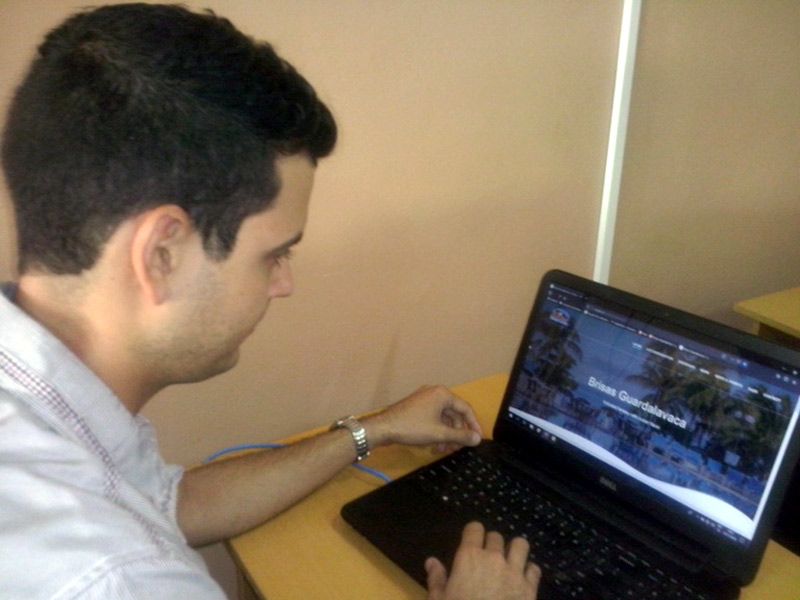 Daniel Sierra Guardia, estudiante de la carrera de Licenciatura en Turismo de la Universidad de Holguín. brisas guardalavaca web