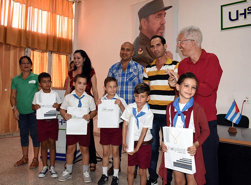 La ocasión fue propicia para reconocer a un grupo de pioneros de la cabecera provincial, ganadores del concurso Capa de Ozono centro comunitario 2