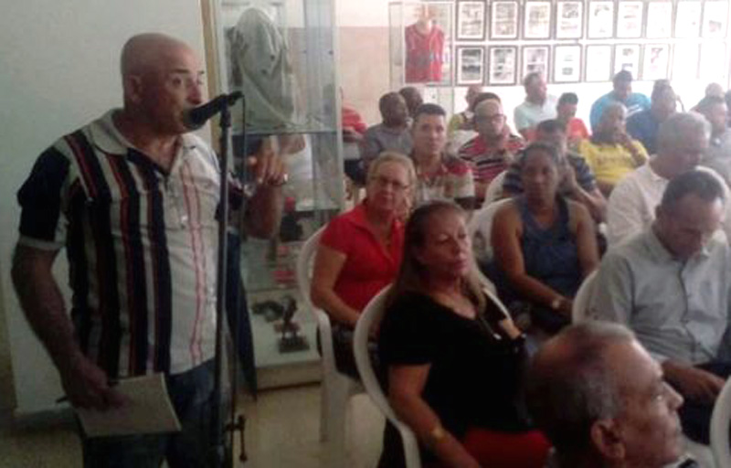 El pleno provincial de la Comisión de Atención a Jueces y Árbitros sesionó en el Museo del Deporte del estadio Mayor General Calixto García de Holguín. Foto: Abel Castro jueces y arbitros pleno