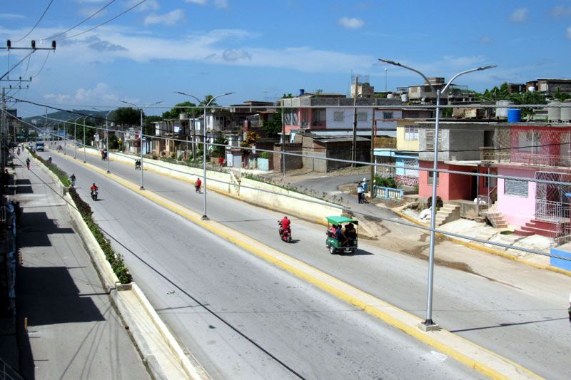 Como obra de alta complejidad y coincidir con muchos espacios de gran concentración poblacional hubo que enfrentar disímiles obstáculos. Fotos: Alexis del Toro reportaje carret
