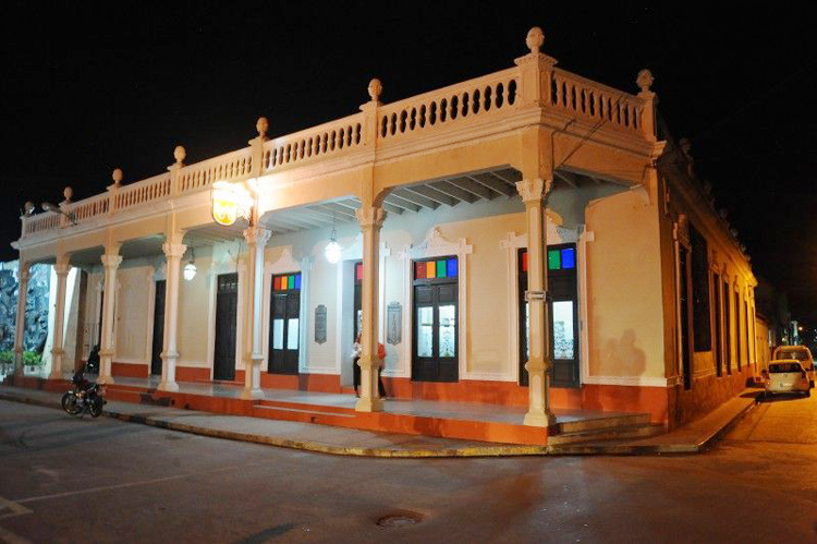 Restaurante 1545 ubicado en las inmediaciones del parque Julio Grave de Peralta en Holguín. restauranteH7