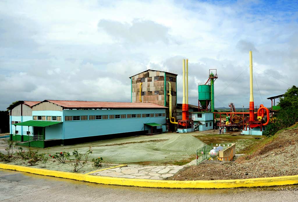 Alrededor de 100 profesionales, organizados en tres comisiones de trabajo, debatieron propuestas relacionadas con la aplicación de la zeolita en sectores estratégicos, como el agropecuario. zeolita hg 1