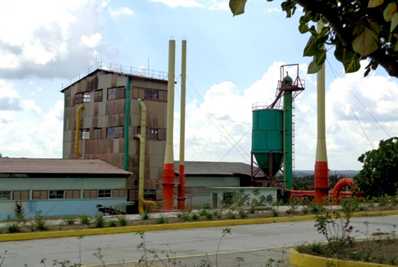 La planta holguinera es la única en Cuba que exporta zeolita natural, que también se destina a clientes nacionales, como el resto de las producciones. Dia Geologo 02