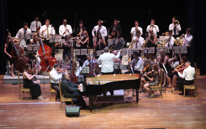 El pianista Frank Fernández en gran concierto de apertura. Fiesta cult Iberom cierre 1