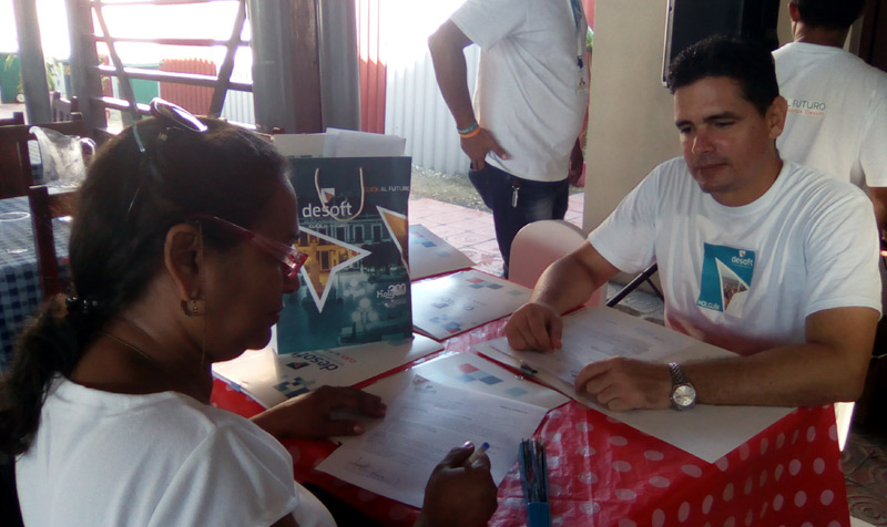En el encuentro se firmaron una decena de cartas de intensión. Fotos: de la autora desoft 2