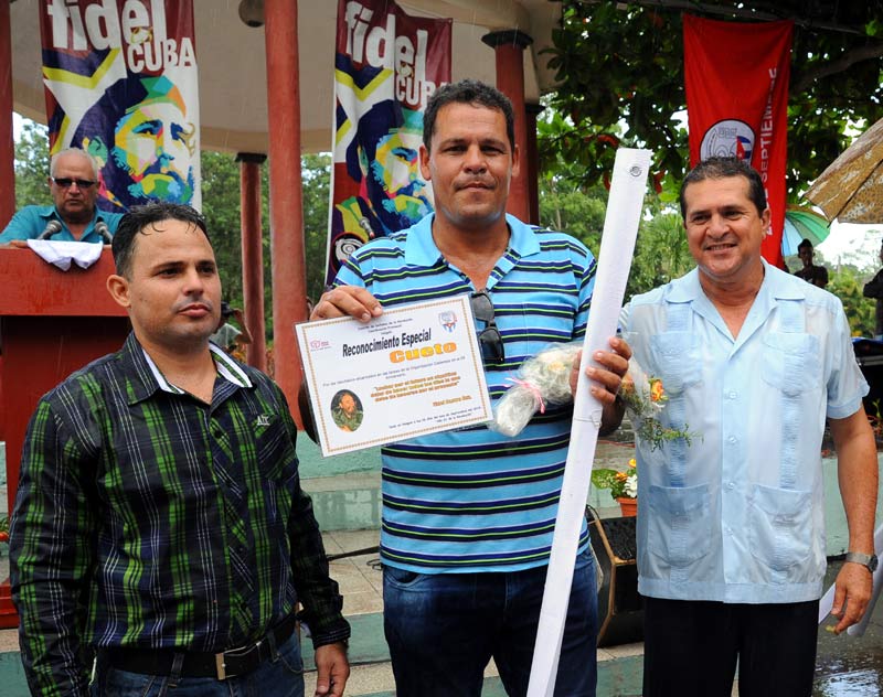 El municipio de Cueto recibió un reconocimiento especial en la emulación cederista. Fotos: Carlos Rafael Acto CDR 2