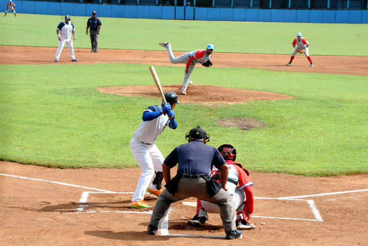 Ciego de Ávila se impuso 14-9 en el juego que estuvo sellado y Holguín evitó la barrida, al ganar 4-3 en el partido del adiós de este compromiso. Foto: Elder Leyva holguinC