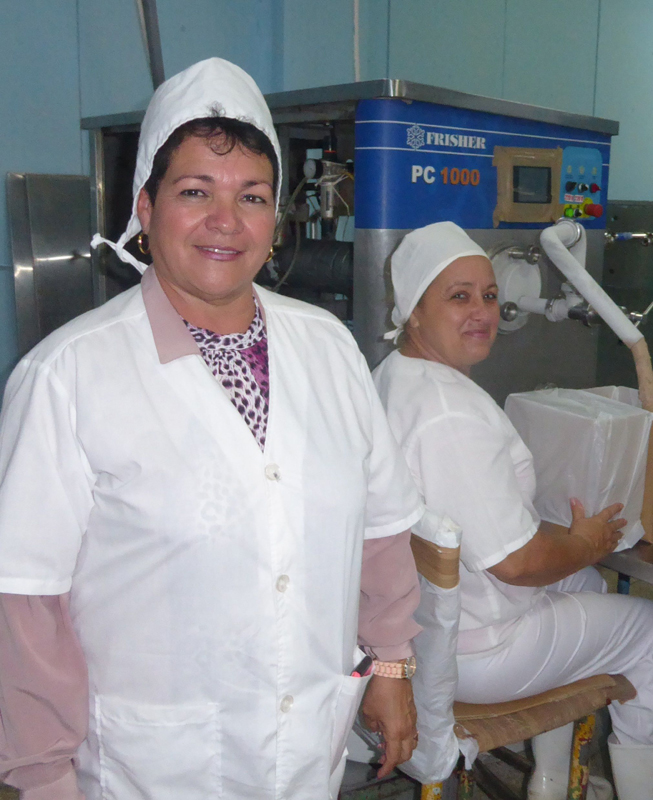 Migdalia Moreno, directora general del Combinado Lácteo ´Rafael Freyre´, de Holguín. combinado2