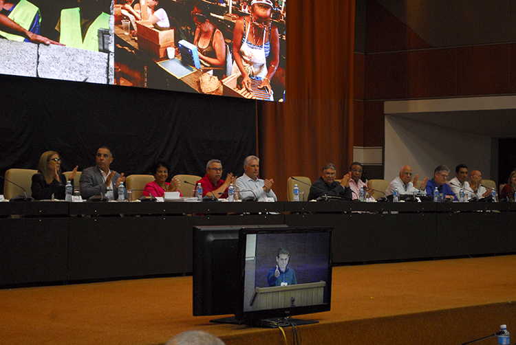 diaz canel en el congreso de la ctc 1