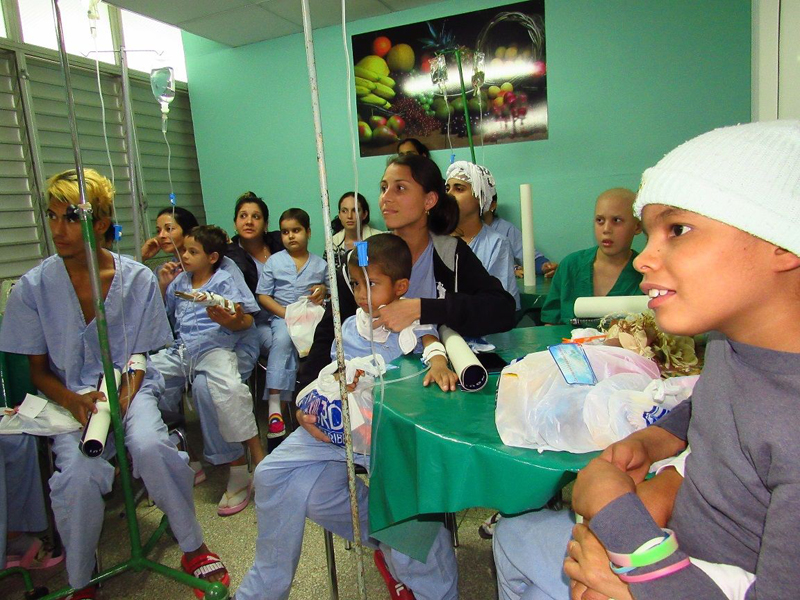 Pacientes y familiares agradecen el encuentro. donativo2