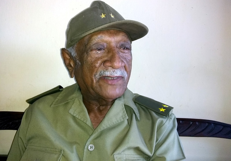 El Teniente Coronel de la reserva Ángel Rivero acumula varias anécdotas como combatiente en diferentes etapas de la Revolución. Foto de la autora giron entrevista