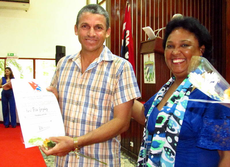 Trabajadores de todas las dependencias del Partido en la provincia de Holguín merecieron el reconocimiento partido homenaje 3