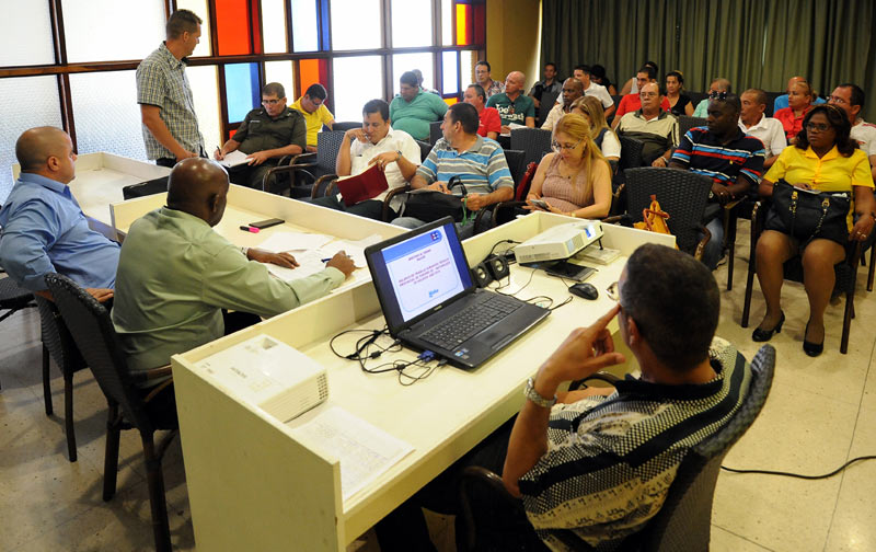 Specialists debate about the potential of nature tourism in Holguin. Photo: Carlos Rafael turismo naturaleza 2