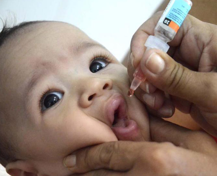 Vacunación antipoliomielítica en Cuba, garante social de la Revolución. vacunacionpolio1